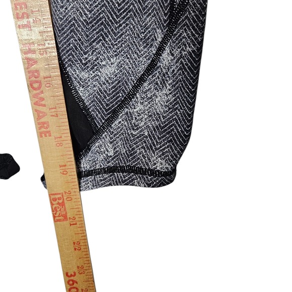 Lululemon Leggings Black White Herringbone Mesh Athletic Pants Size 6‎ - Picture 7 of 9